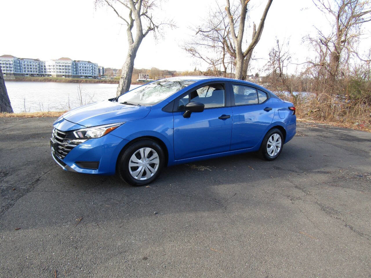 Used 2023 Nissan Versa S FWD image 2