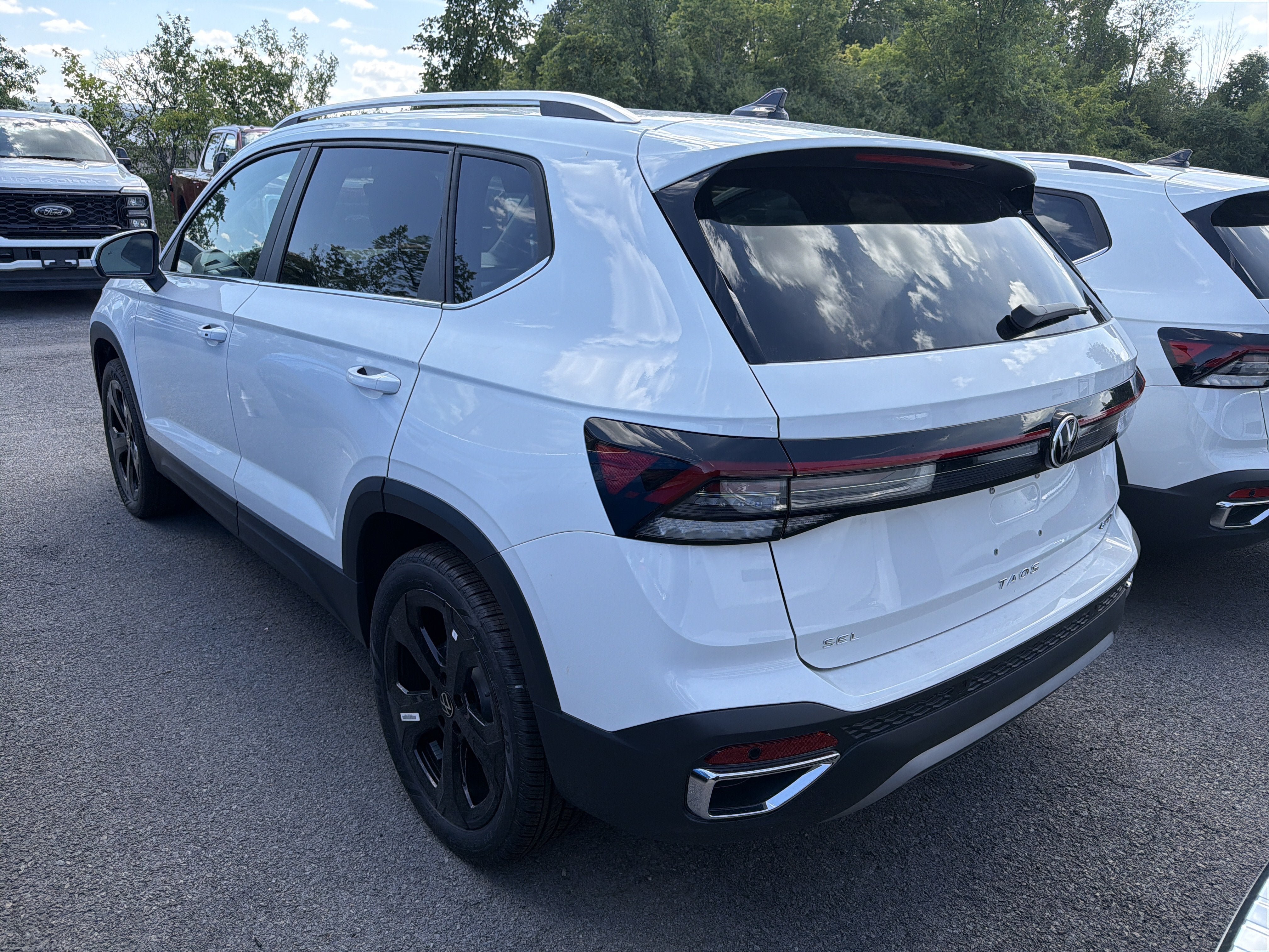 New 2026 Volkswagen Taos SEL AWD/4WD image 5