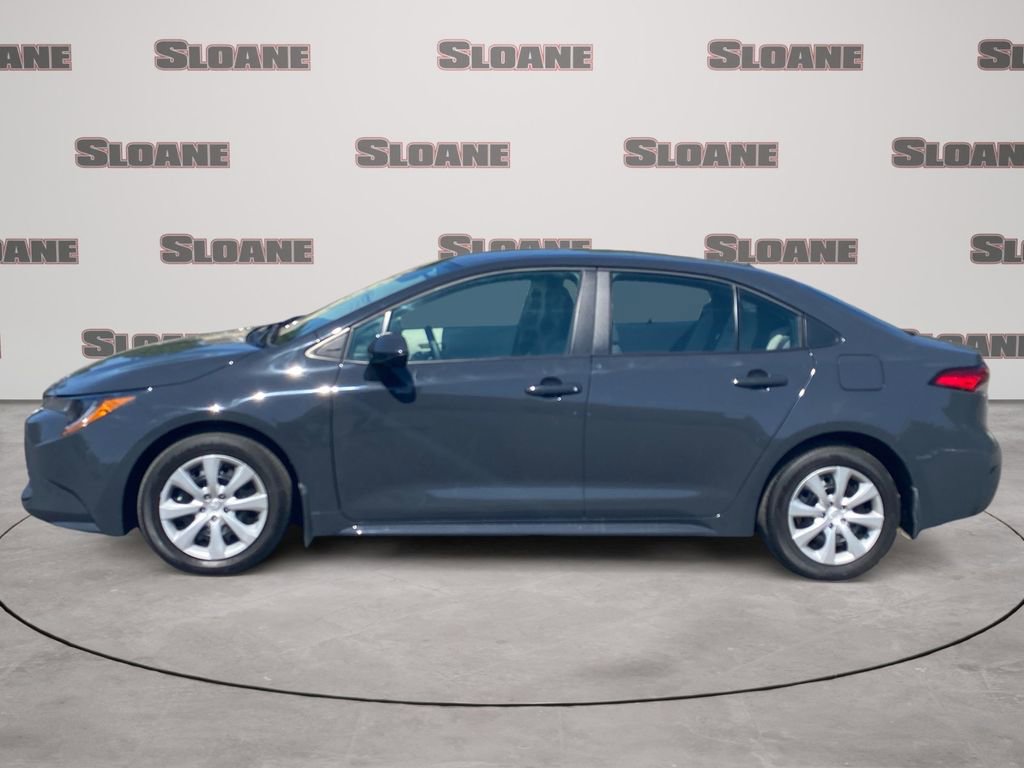 Used 2025 Toyota Corolla LE FWD image 2