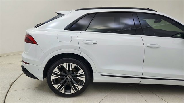 Used 2025 Audi Q8 Prestige w/ Prestige Package image 12