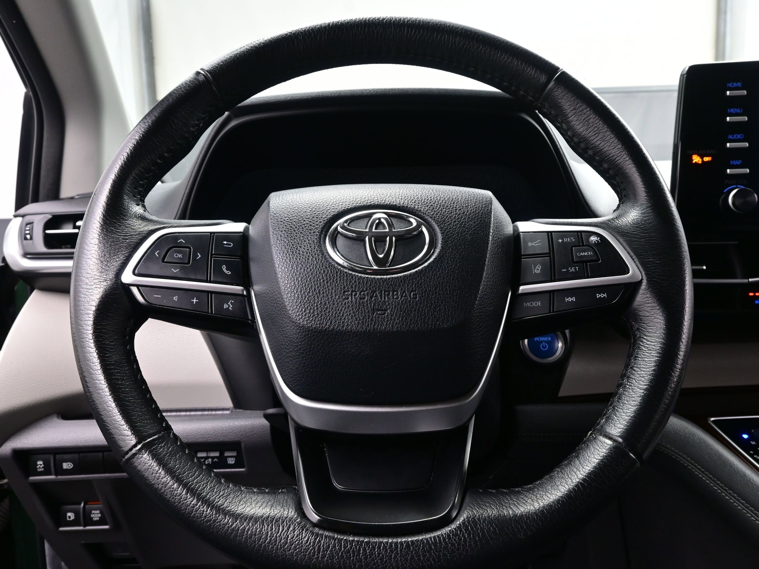 Used 2024 Toyota Sienna XLE image 25