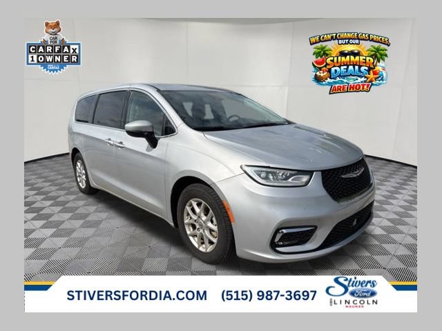 Used 2023 Chrysler Pacifica Touring-L FWD image 1