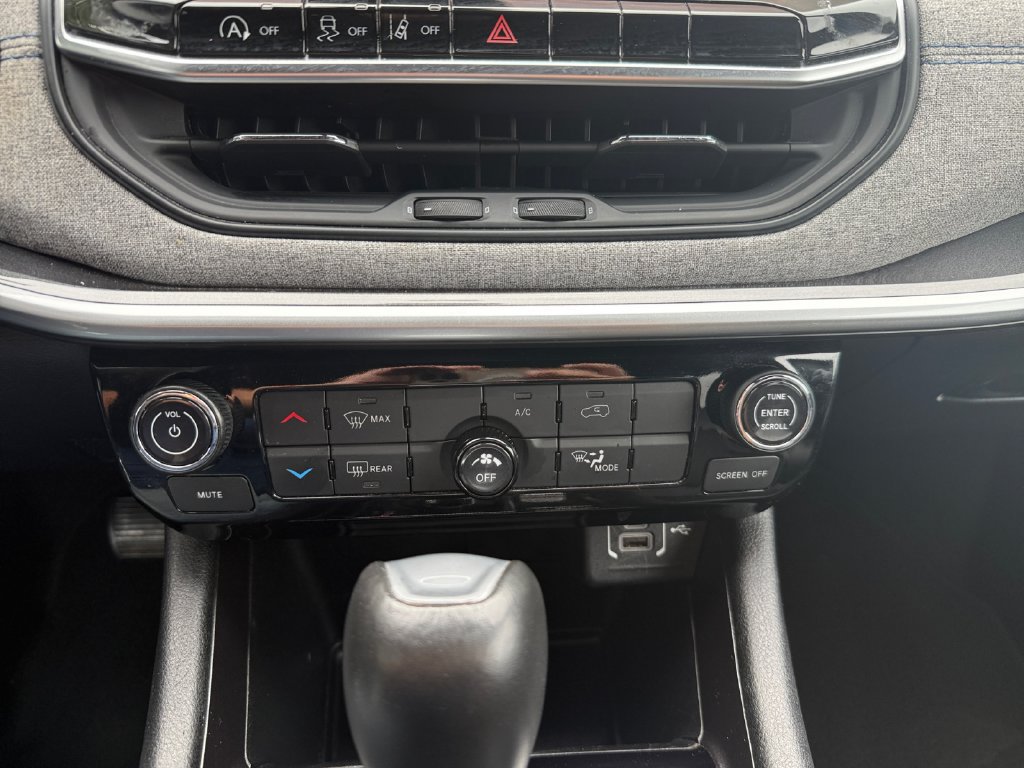 Used 2024 Jeep Compass Latitude AWD/4WD image 20