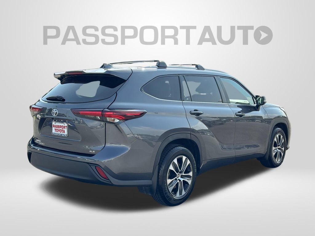 Certified 2024 Toyota Highlander XLE FWD image 9