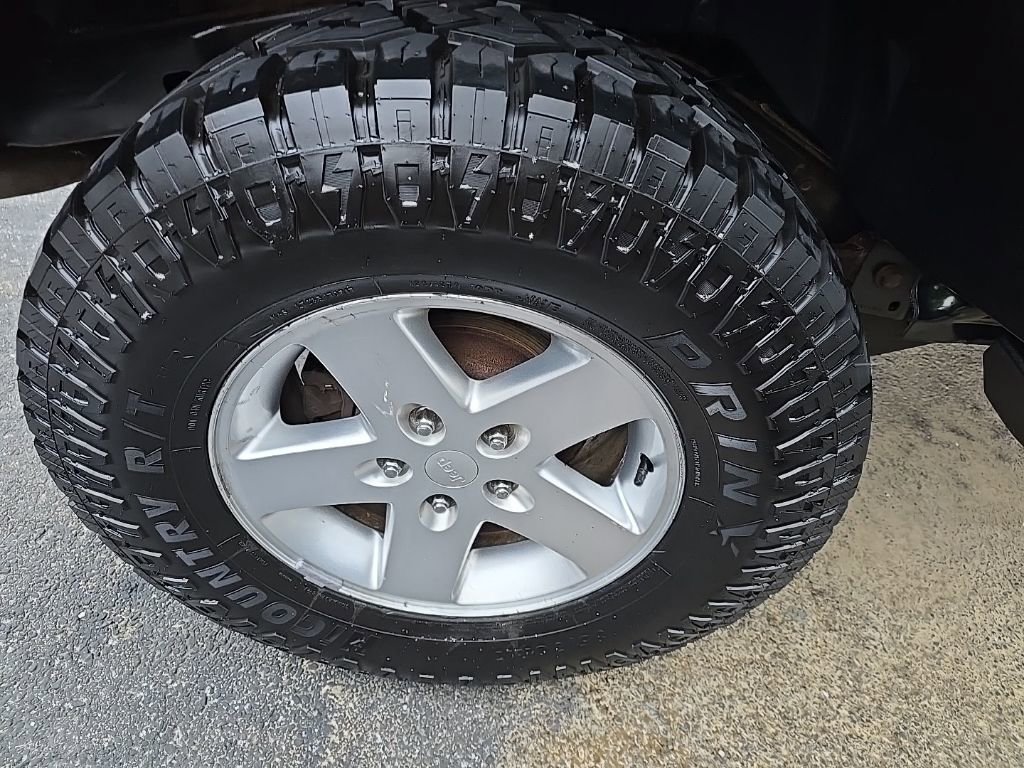 Used 2012 Jeep Wrangler Unlimited Sahara w/ Connectivity Group image 31