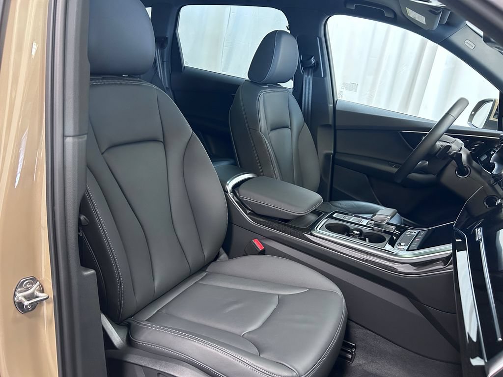 Used 2025 Audi Q7 3.0T Premium AWD/4WD image 24