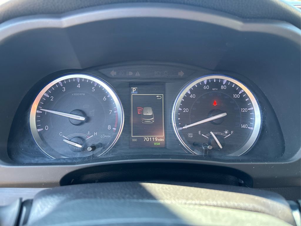 Used 2018 Toyota Highlander XLE w/ Carpet Mat Package (TMS) AWD/4WD image 24