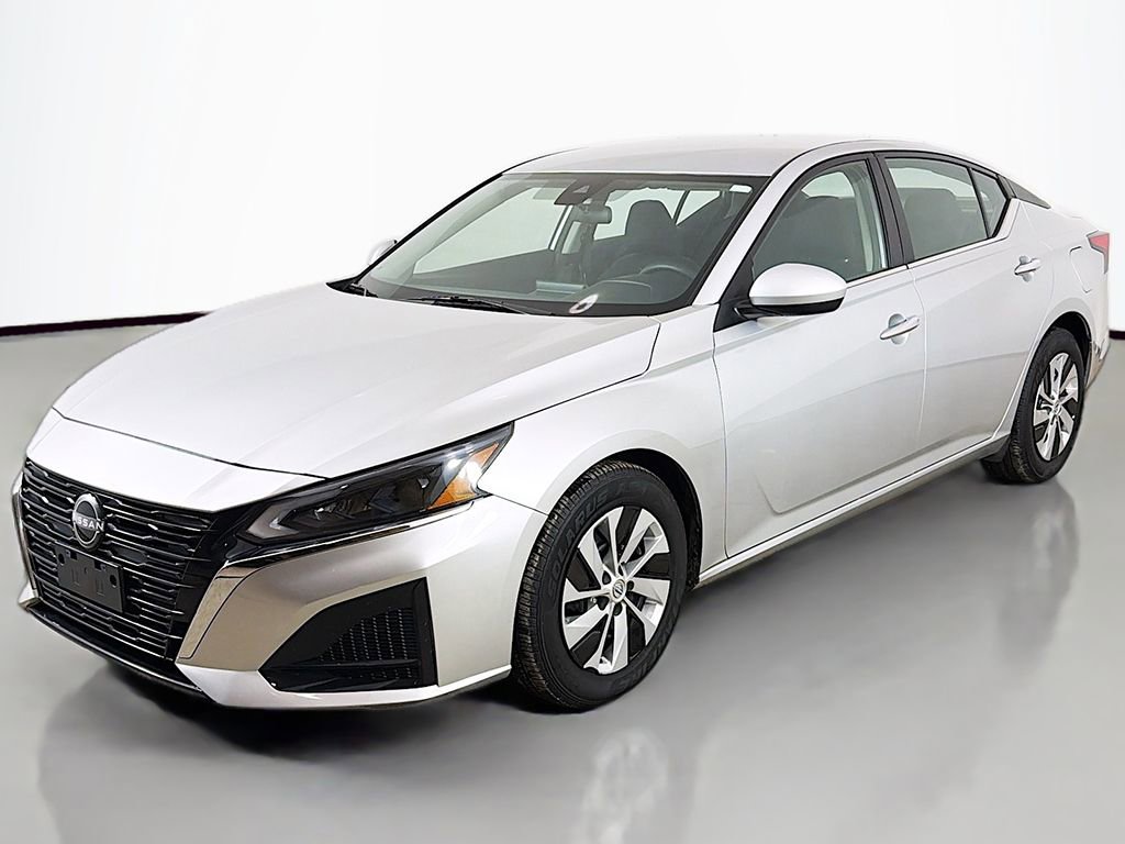 Used 2023 Nissan Altima 2.5 S image 3