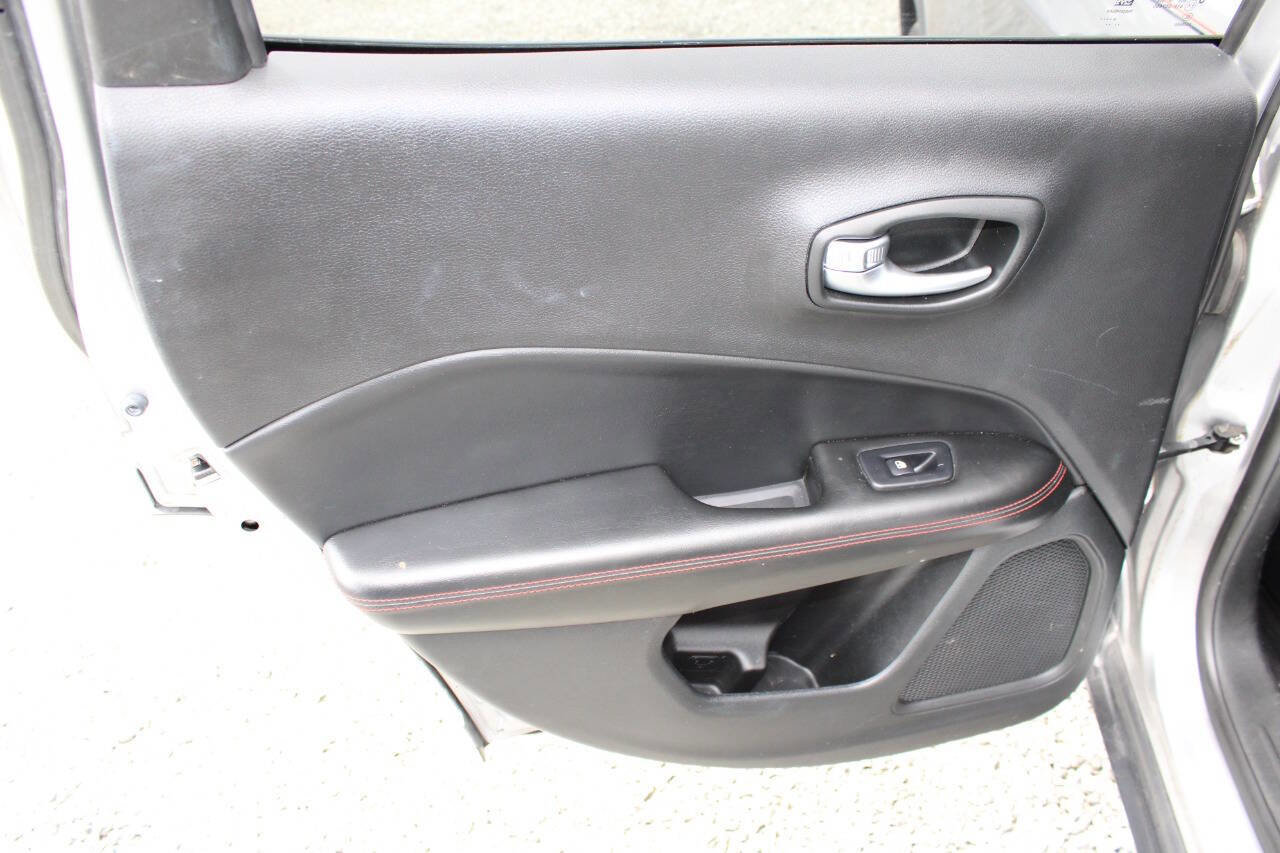 Used 2019 Jeep Compass Trailhawk AWD/4WD image 22