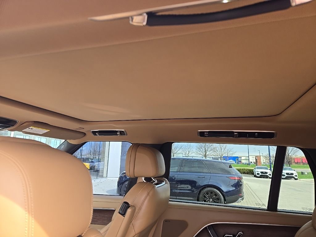 Used 2023 Land Rover Range Rover Long Wheelbase SE image 16