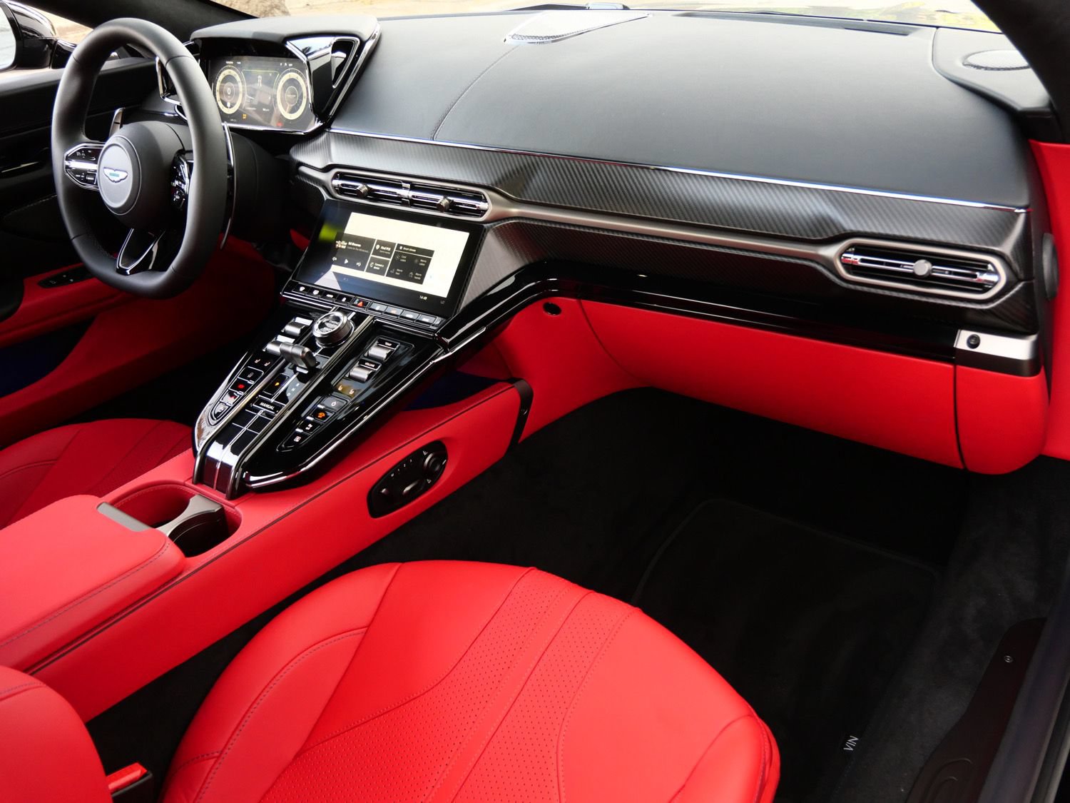 Used 2025 Aston Martin V8 Vantage Coupe RWD image 22