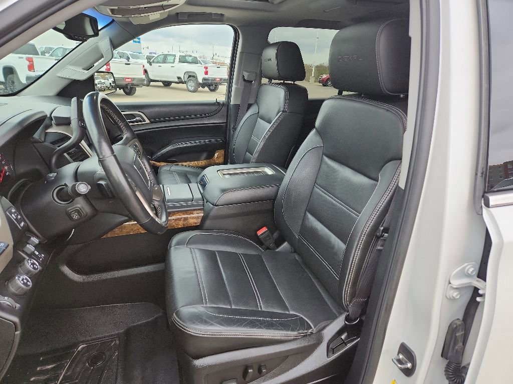 Certified 2016 GMC Yukon Denali w/ Open Road Package AWD/4WD image 33