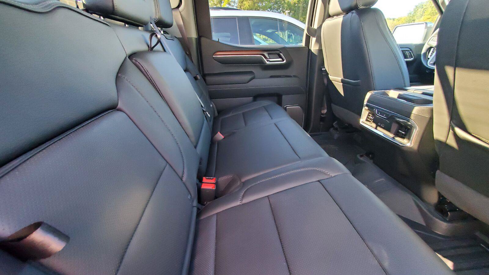Used 2024 GMC Sierra 1500 Denali w/ Technology Package AWD/4WD image 6