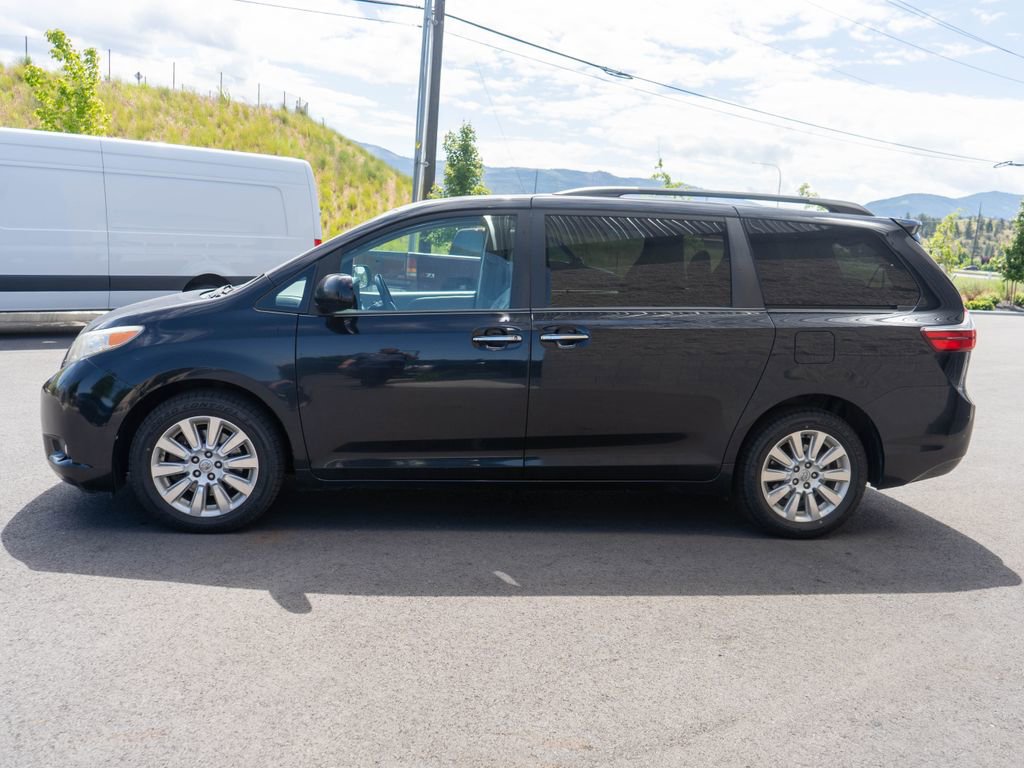 Used 2015 Toyota Sienna XLE w/ XLE Navigation Package AWD/4WD image 4
