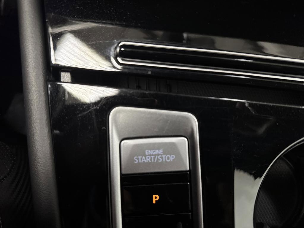 Used 2025 Volkswagen Atlas Cross Sport SE image 21