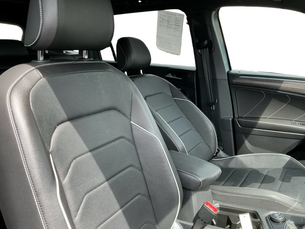 Used 2023 Volkswagen Tiguan SEL R-Line AWD/4WD image 17