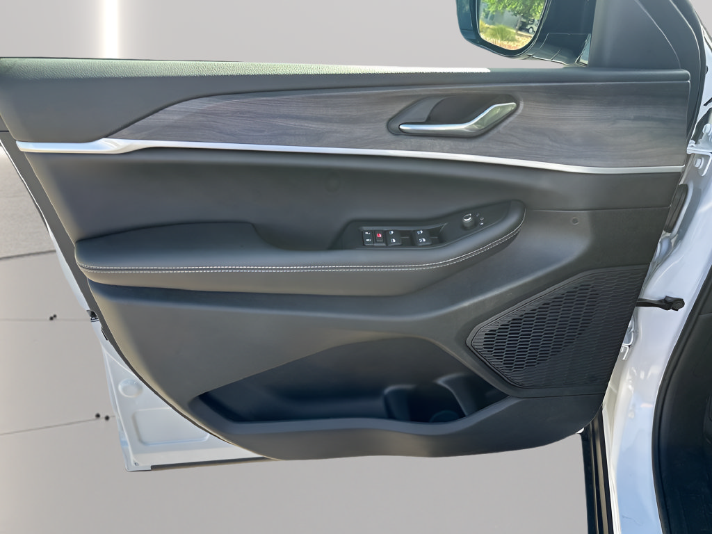 New 2026 Jeep Grand Cherokee Altitude RWD image 18