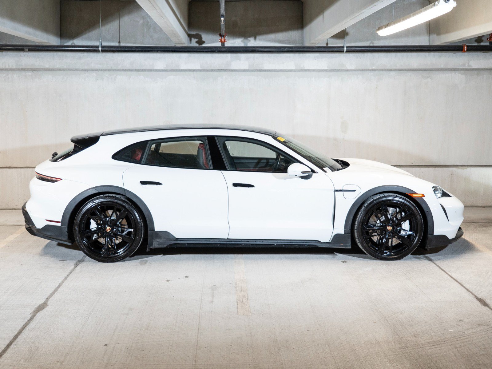 Certified 2022 Porsche Taycan Cross Turismo AWD/4WD image 8