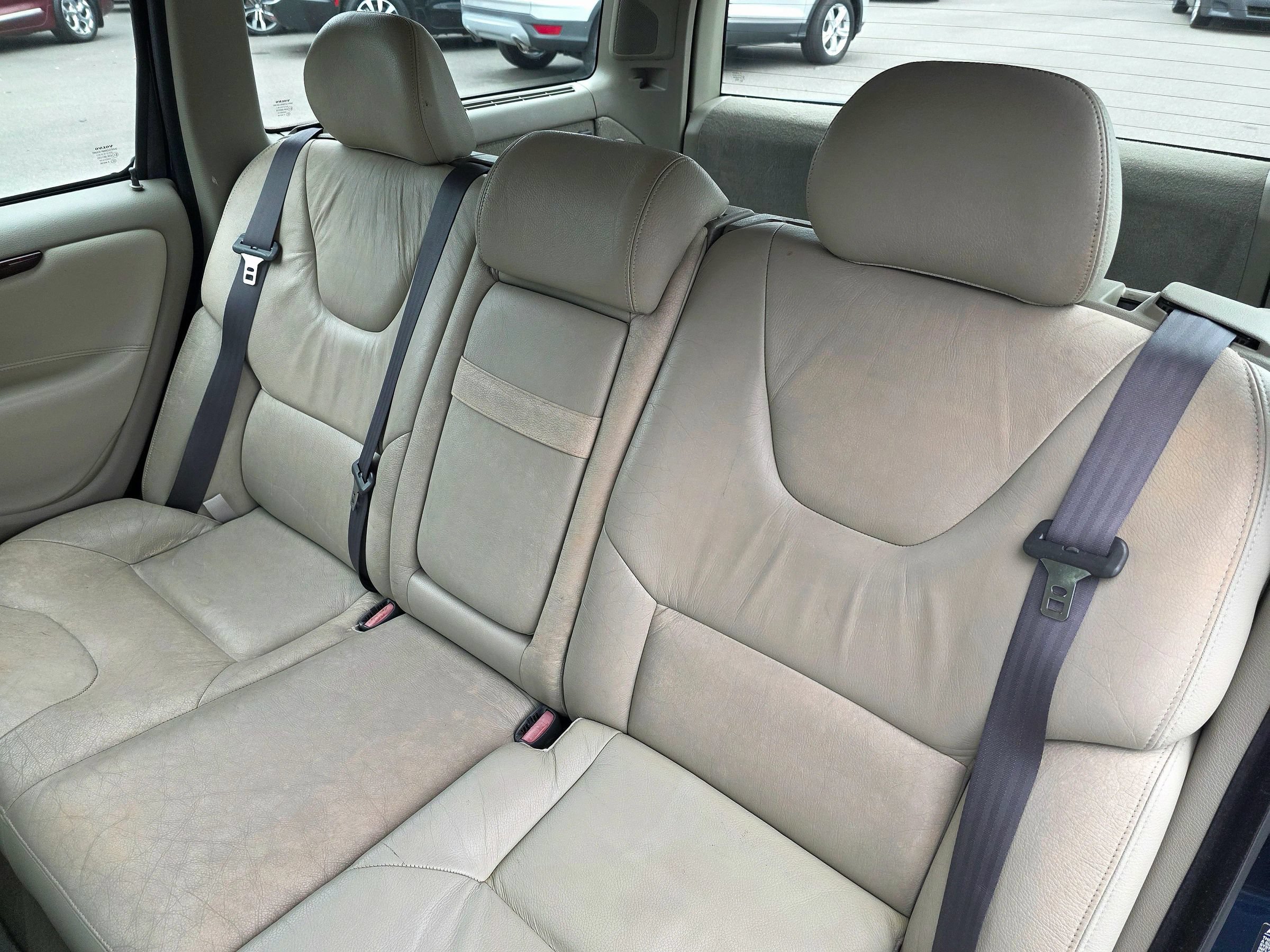 Used 2004 Volvo V70 2.5T FWD image 32
