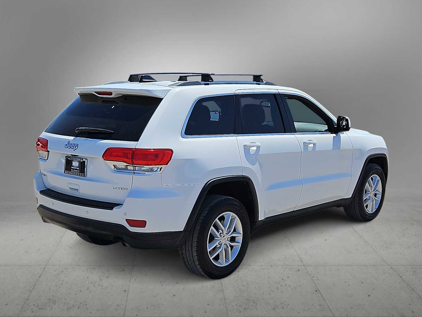 Used 2017 Jeep Grand Cherokee Laredo w/ Quick Order Package 23E AWD/4WD image 8