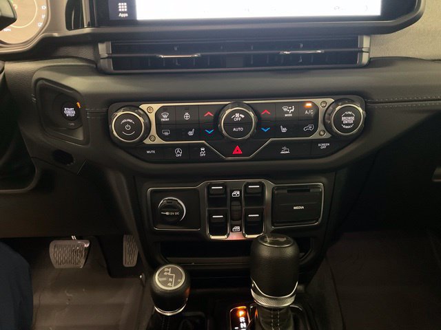 New 2026 Jeep Wrangler Unlimited Sahara w/ Whitecap Package AWD/4WD image 20