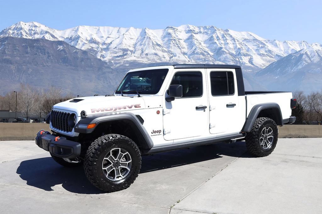Used 2025 Jeep Gladiator Mojave w/ Convenience Group AWD/4WD image 2