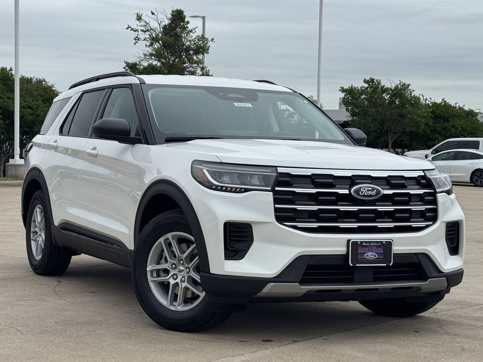 New 2026 Ford Explorer Active RWD image 2