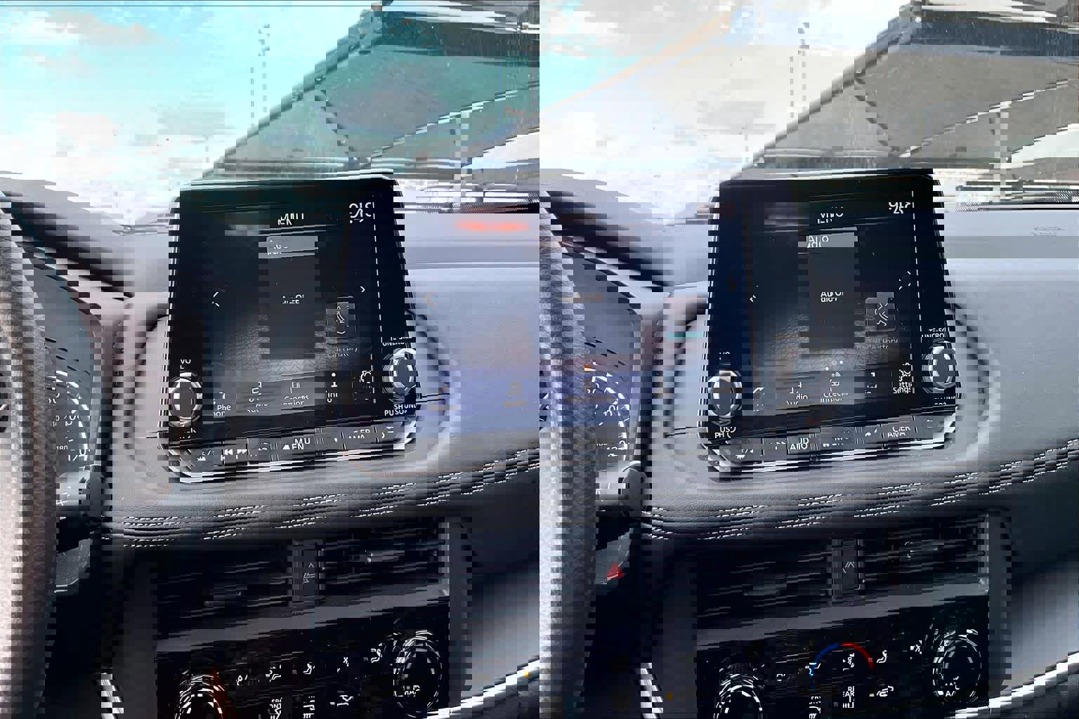 Certified 2025 Nissan Rogue S FWD image 29