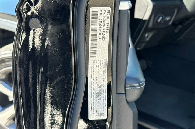 Used 2023 Jeep Grand Cherokee Limited image 26