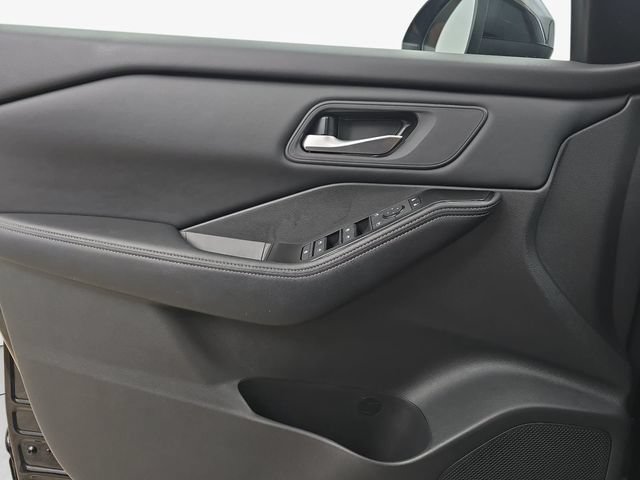 Used 2026 Nissan Rogue SV FWD image 26