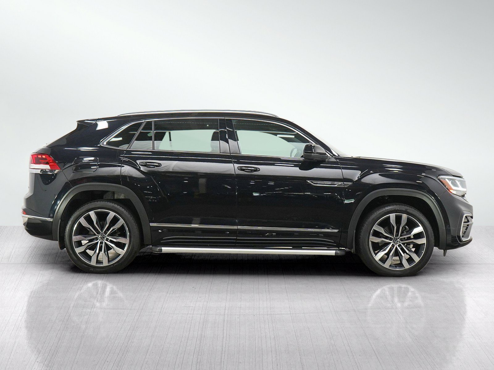 Used 2023 Volkswagen Atlas Cross Sport SEL Premium R-Line AWD/4WD image 6