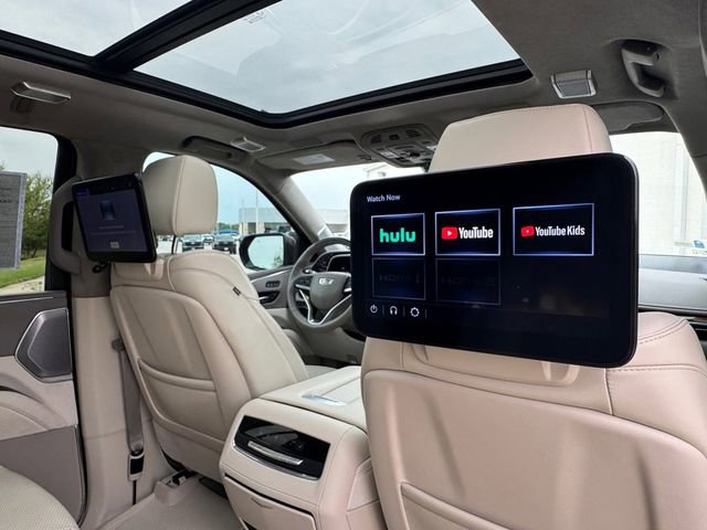 Used 2023 Cadillac Escalade Sport Platinum w/ LPO, Floor Liner Package image 31