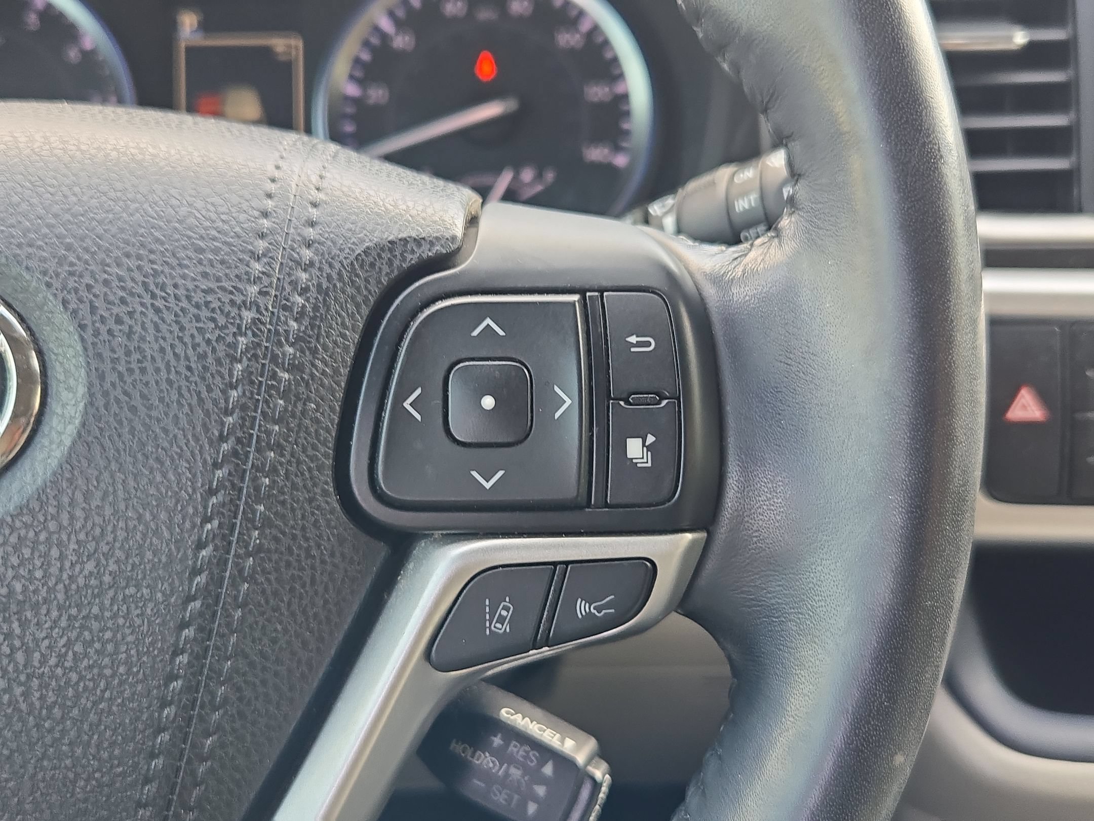 Used 2018 Toyota Highlander Limited FWD image 22