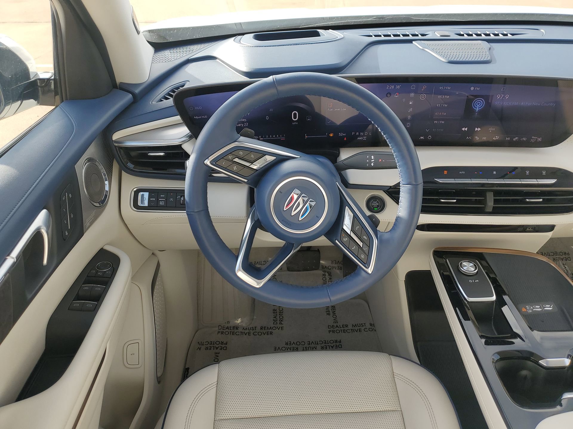 Used 2025 Buick Enclave Avenir image 18