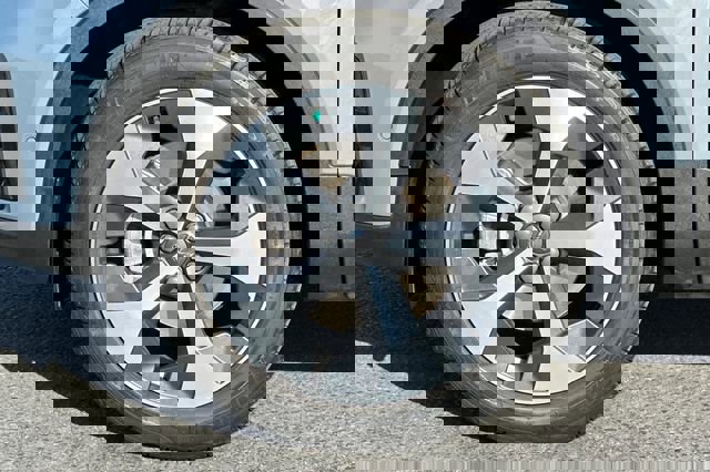 Used 2023 Volvo XC40 B4 Ultimate image 30