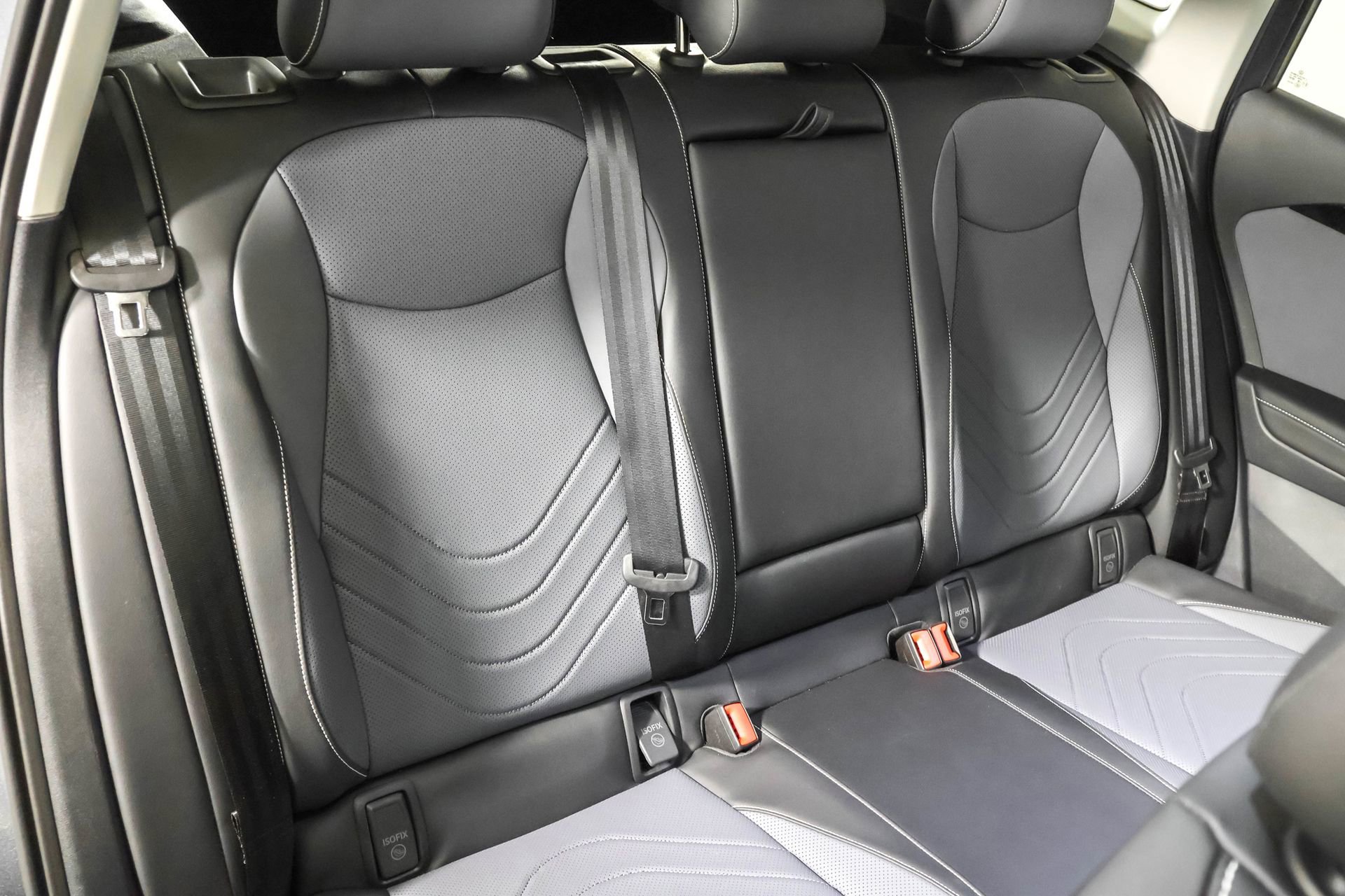 Used 2025 Volkswagen Tiguan SE w/ Panoramic Sunroof Package image 42