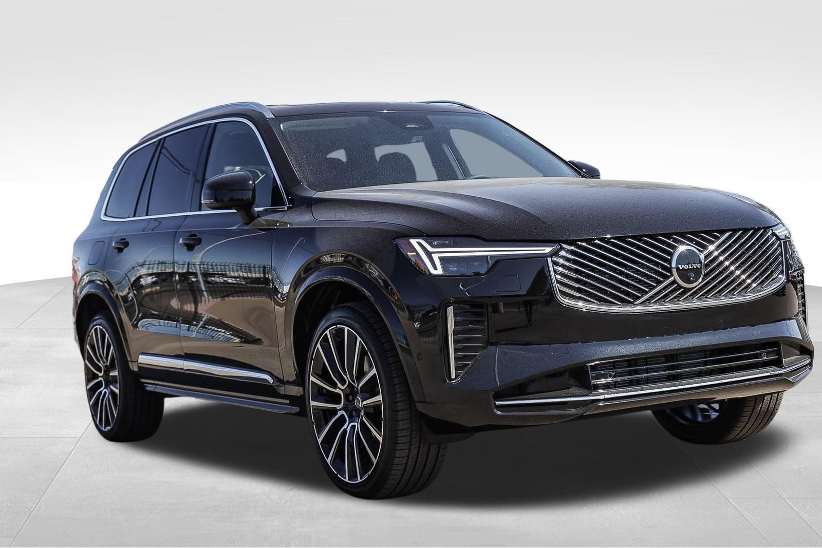 New 2026 Volvo XC90 B6 Plus w/ Protection Package AWD/4WD image 3
