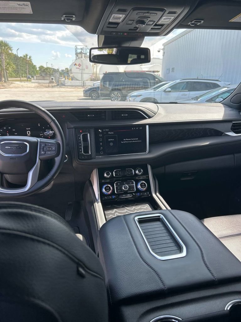 Used 2024 GMC Yukon XL Denali AWD/4WD image 12