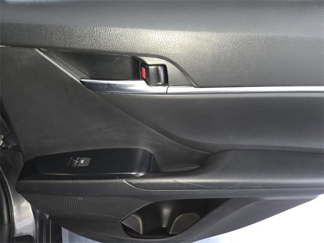 Used 2020 Toyota Camry LE image 21