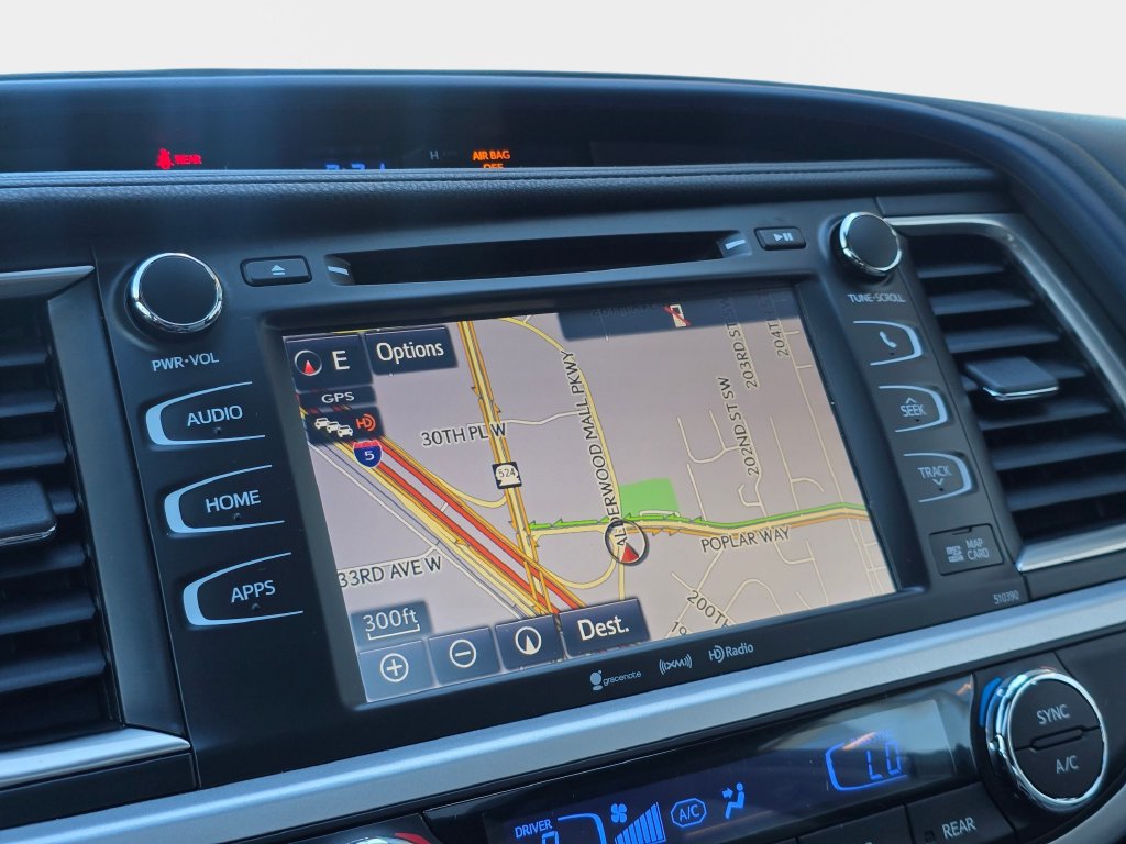 Used 2019 Toyota Highlander XLE AWD/4WD image 25