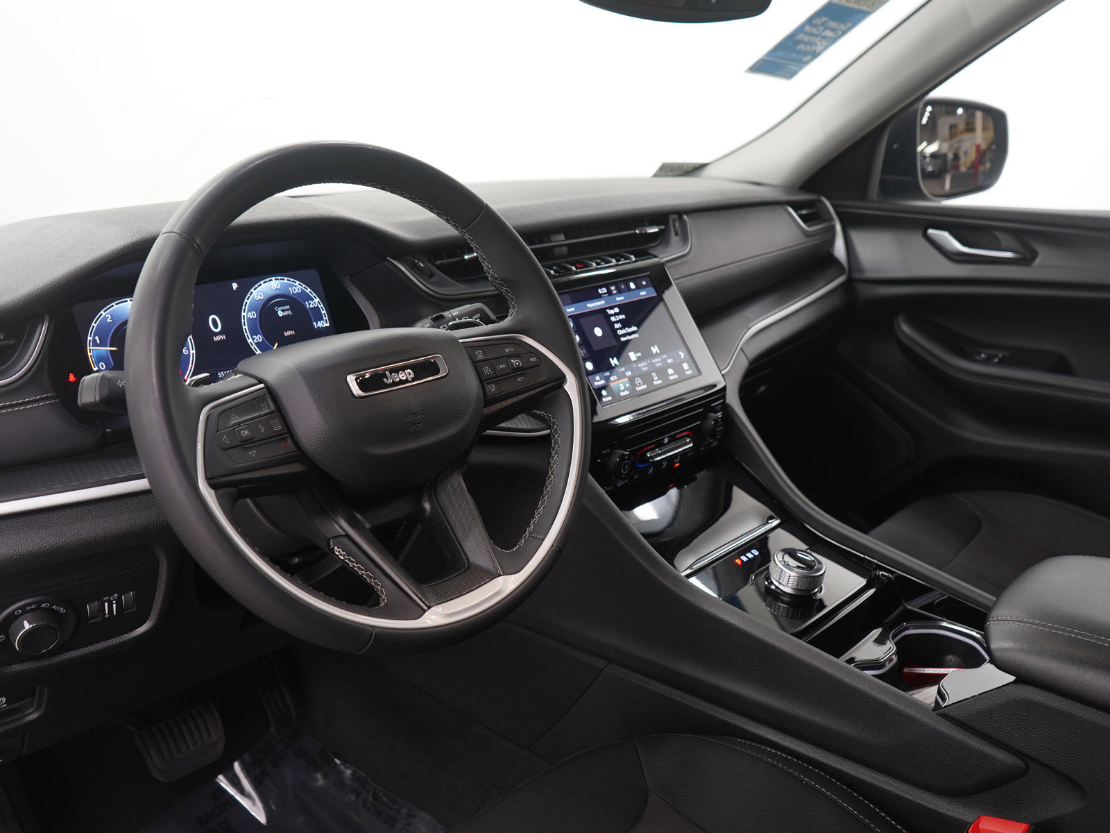 Used 2023 Jeep Grand Cherokee L Laredo image 26