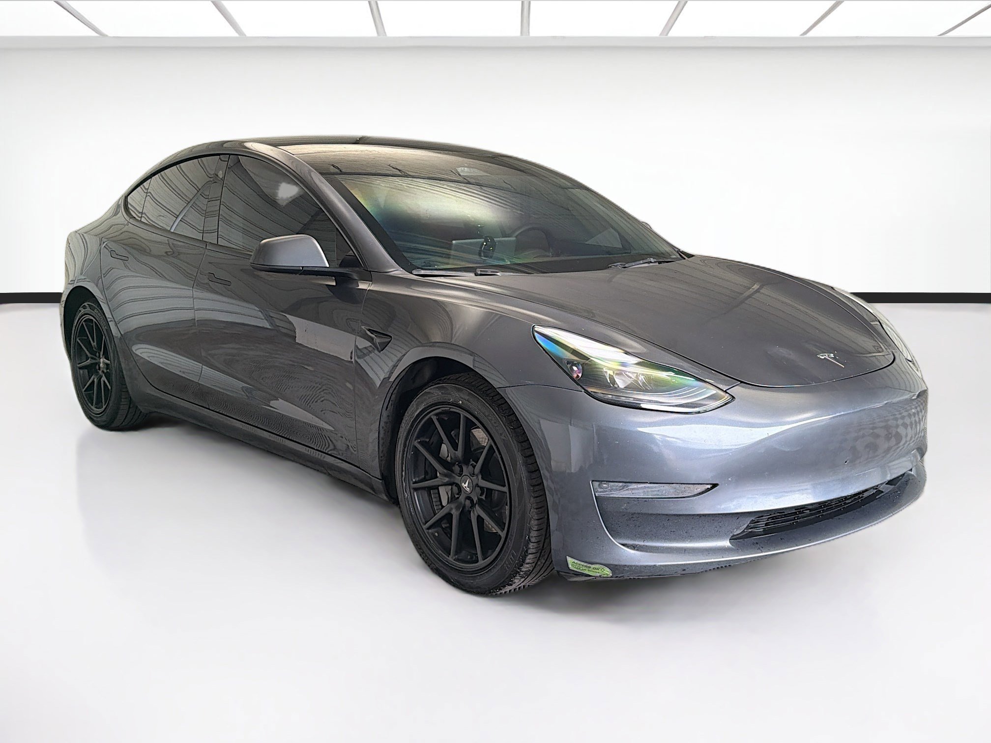Used 2023 Tesla Model 3 Standard Range image 3