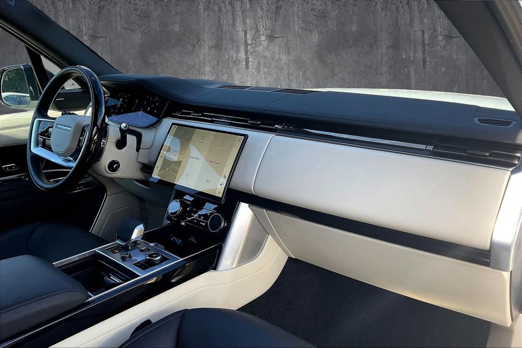 Used 2023 Land Rover Range Rover SE image 21