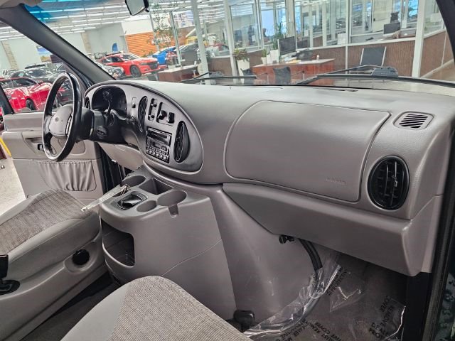 Used 2000 Ford E-150 and Econoline 150 Wagon image 8