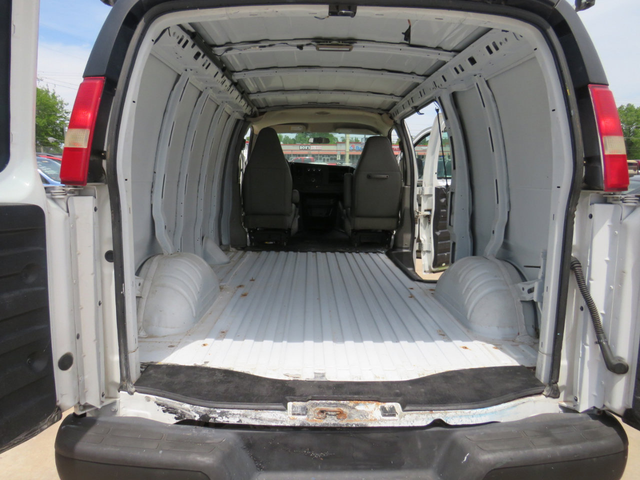 Used 2008 Chevrolet Express 1500 image 23