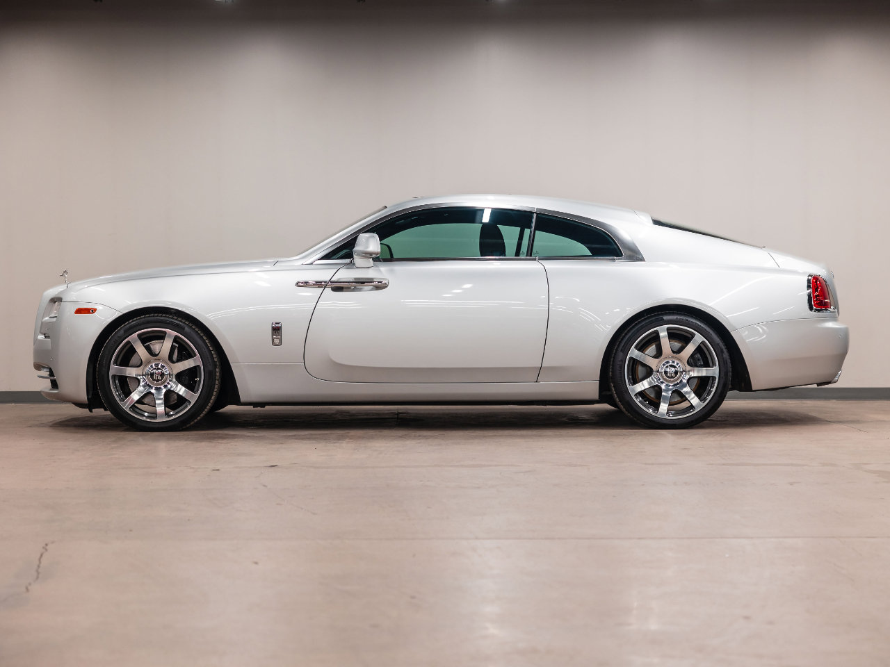 Used 2015 Rolls-Royce Wraith image 2