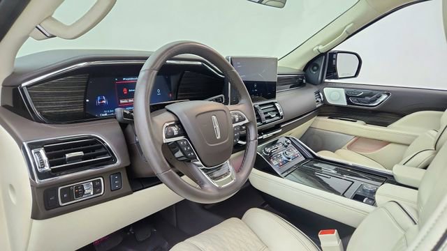 Used 2024 Lincoln Navigator L Black Label AWD/4WD image 18