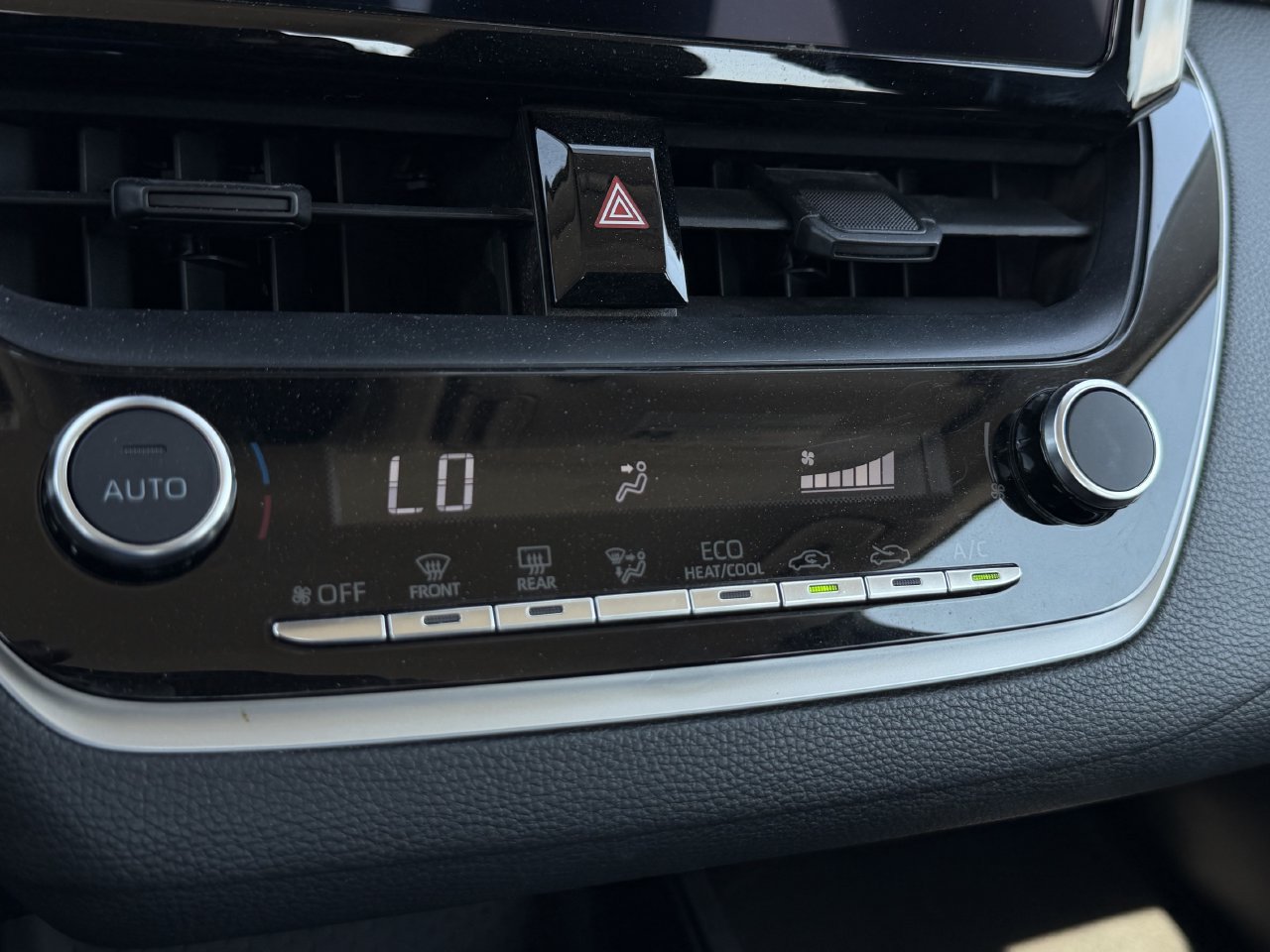 Used 2025 Toyota Corolla LE FWD image 19