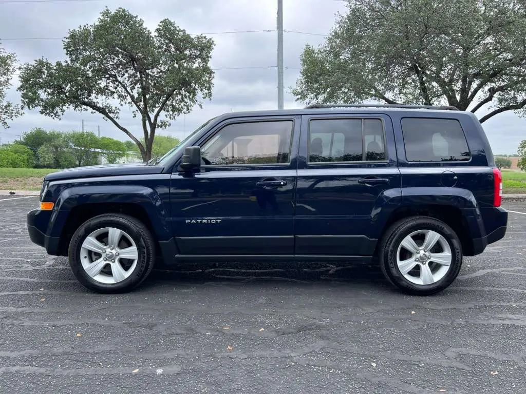 Used 2017 Jeep Patriot Latitude FWD image 4