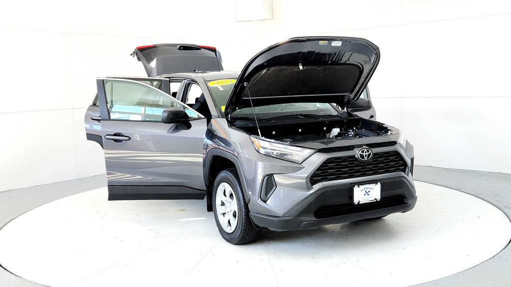 Used 2023 Toyota RAV4 LE AWD/4WD image 9